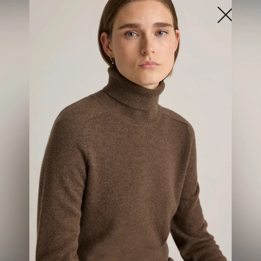 Quince Rich Brown Cashmere Turtleneck Sweater - Picture 4 of 10